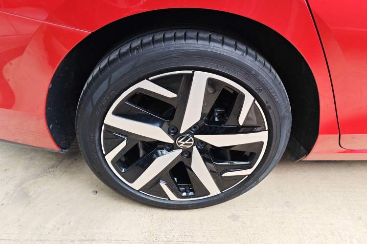 Used Volkswagen Lamando 2022 Lavida L 280TSI DSG Cool & Spicy Edition Right Rear Wheel Hub