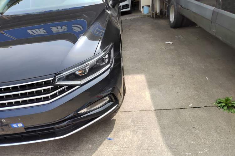 Used Volkswagen Magotan 2023 2 Million Units Limited Edition 330TSI DSG Leading Version Left Front Headlight