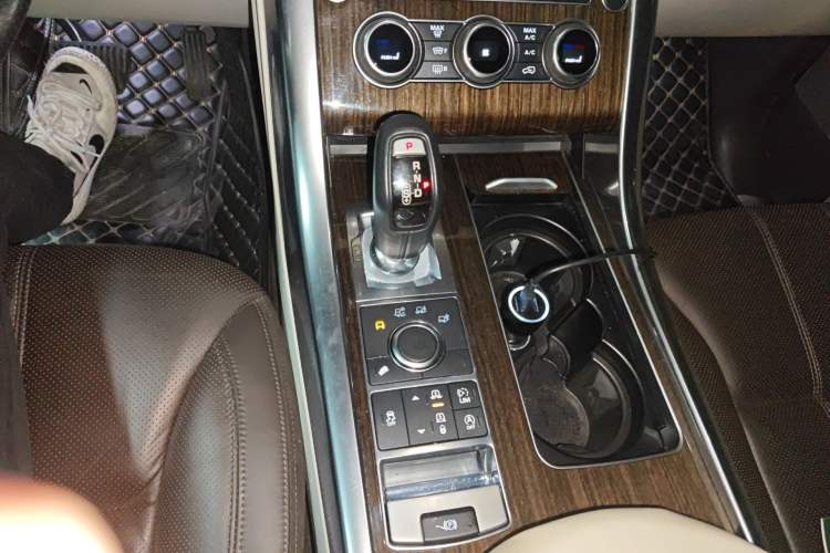 Used Land Rover Range Sport 2017 3.0 SC V6 HSE Gear Lever