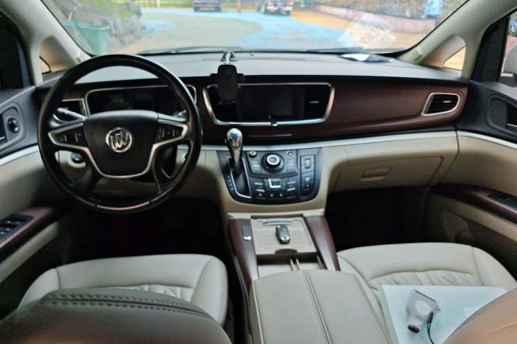Used Buick GL8 2017 25S Comfort Version China V Standard Center Console