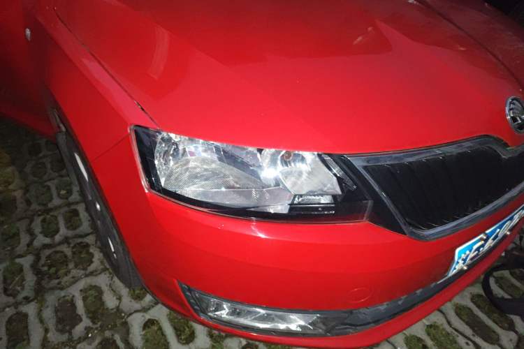 Used Skoda Rapid Spaceback 2016 Revised 1.6L Manual Chuanxing Edition Right Front Headlight