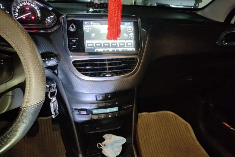 Used Peugeot 2008 2014 1.6L Manual Fashion Edition Audio And AC Panel