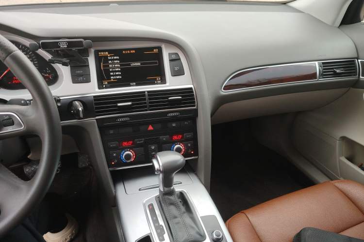 Used Audi A6L 2011 2.0 TFSI Automatic Standard Edition Audio And AC Panel