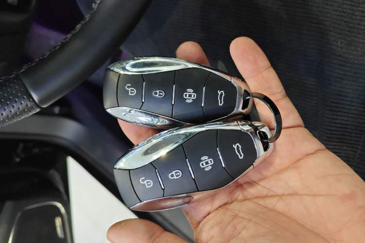 Used Hongqi H5 2024 1.5T DCT Smart Connect Flagship Edition Interior 1