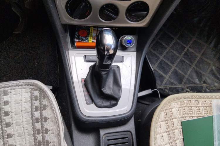 Used Volkswagen Gran Lavida 2013 1.6L Automatic Fashion Model Gear Lever