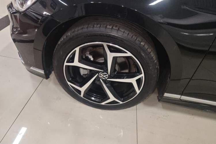 Used Volkswagen Magotan 2023 2 Million Units Limited Edition 330TSI DSG Leading Version Left Front Wheel Hub