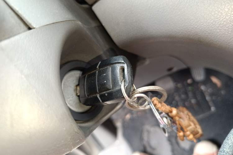 Used Dongfeng Shuaike 2013 Revised Version 1.5L Manual Comfort Trim 7 Seats China IV Standard