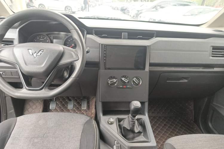 Used Wuling Hongguang PLUS 2020 1.5L Manual Standard Edition 7-Seater
