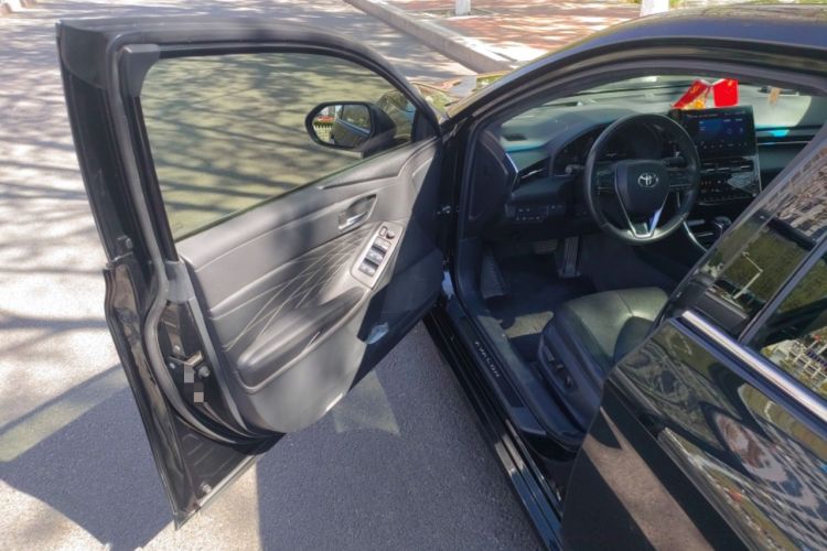 Used Toyota Avalon 2022 Dual-Engine 2.5L XLE Premium Edition Driver Seat