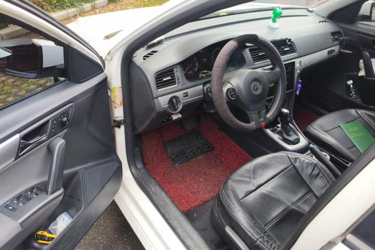 Used Volkswagen Gran Lavida 2013 1.6L Automatic Fashion Model Driver Seat