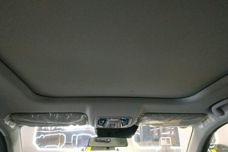 Used Changan UNI-Z New Energy 2024 Blue Whale Smart Electric iDD 125km Beyond Edition