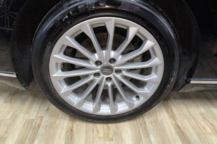 Used Audi A8 2019 Plus A8L 50 TFSI quattro Comfort Model Right Rear Wheel Hub