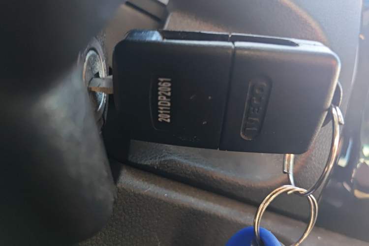 Used Iveco Daily 2023 2.5T A37M1 Long Wheelbase Mid-Roof Dual-Tire Side-Sliding Doors 5-9 Seats
