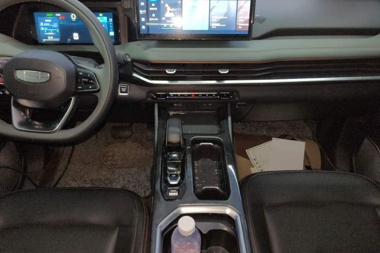 Used Geely Auto Haoyue L 2023 2.0T DCT Prestige Edition Audio And AC Panel