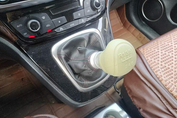 Used Haval H6 2015 Sport Edition 1.5T Manual Two-Wheel Drive Elite Model
