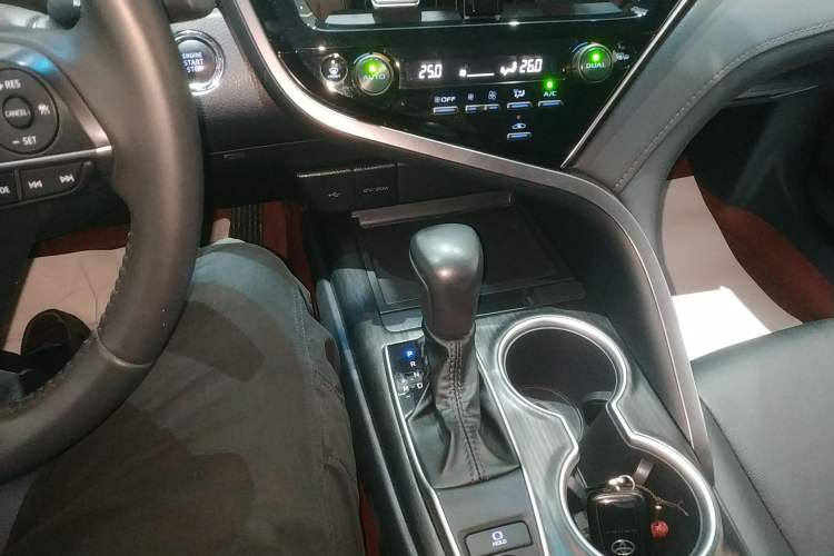 Used Toyota Camry 2023 2.0G Luxury Edition