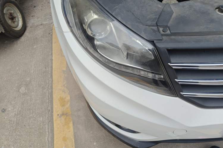 Used Dongfeng Fengon 580 2017 Revised Version 1.5T CVT Luxury Edition Right Front Headlight