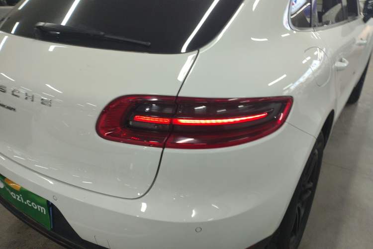 Used Porsche Macan 2017 Macan 2.0T Exterior 3