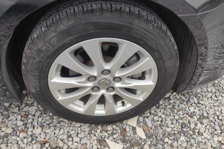 Used Buick LaCrosse 2012 2.4L SIDI Elegant Edition Right Front Wheel Hub