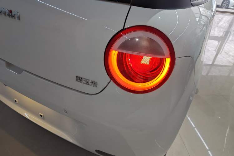 Used CHANGAN NEVO Lumin 2026 Model Treasure Edition 205km Passionate Beige Ningde Right Rear Taillight