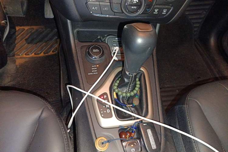 Used Jeep Cherokee 2016 2.4L Professional Smart Version Gear Lever