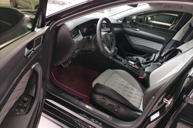 Used Volkswagen Magotan 2023 2 Million Units Limited Edition 330TSI DSG Leading Version
