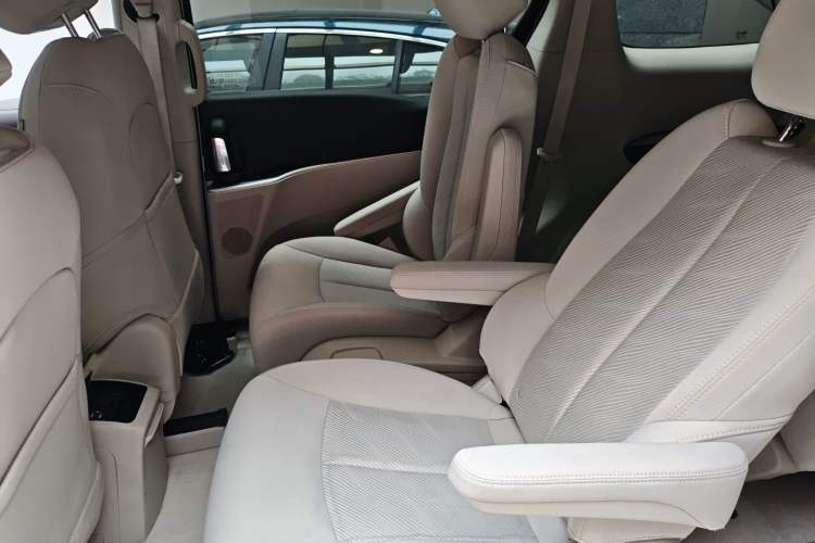 Used Buick GL8 2023 Land Executive Class Smart Enjoyment Model Left Rear Seat