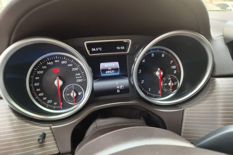 Used Mercedes-Benz GLE 2019 GLE 320 4MATIC Dynamic Edition Prestige Model Odometer Close Up