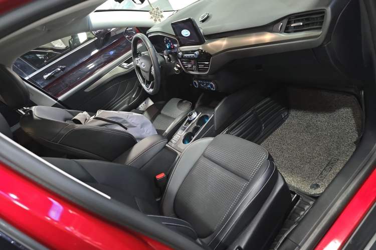 Used Ford Focus 2019 Sedan EcoBoost 180 Automatic Trend Edition
