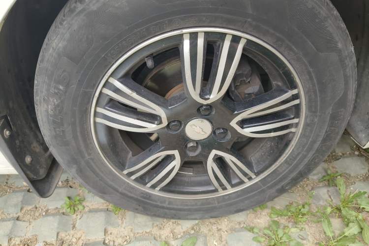 Used Chevrolet Aveo Sonic 2011 Sedan 1.4L MT SL
