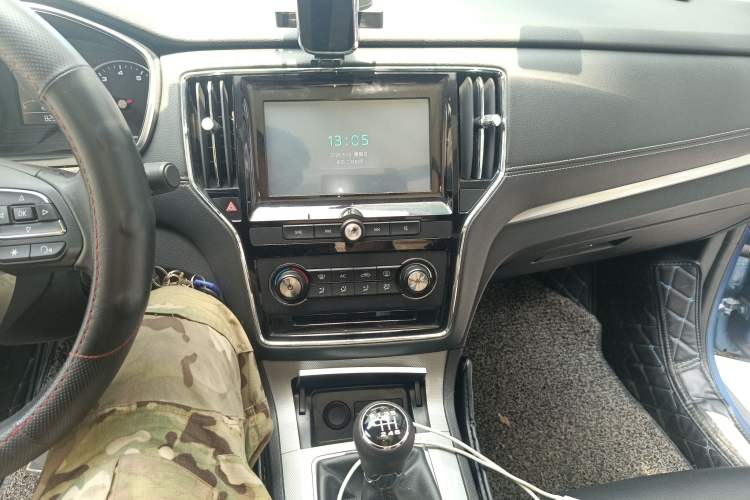 Used Roewe RX5 2016 20T Two-Wheel Drive Manual Flagship Edition