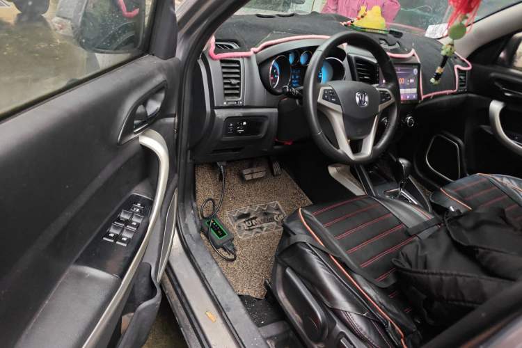 Used CHANGAN CS35 2014 1.6L Automatic Luxury Model China IV Standard Driver Seat