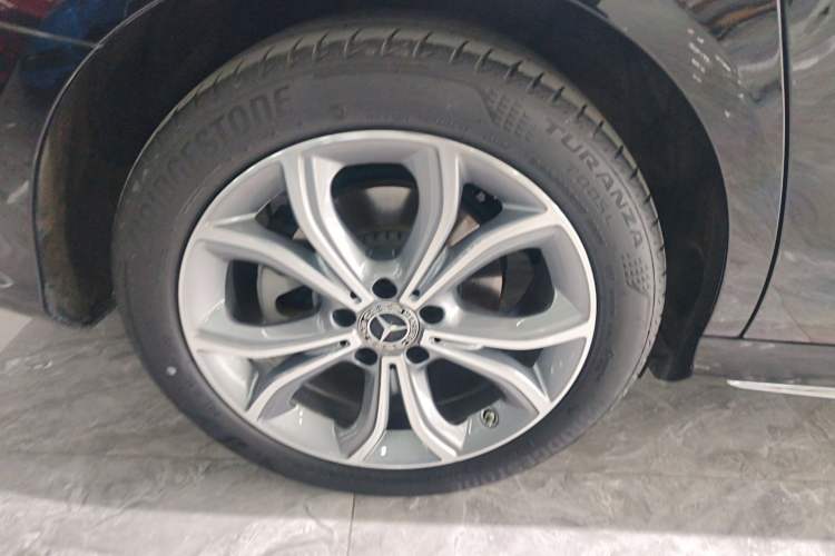 Used Mercedes-Benz E-Class 2023 Restyled E 300 L Sporty and Stylish Edition Exterior 5