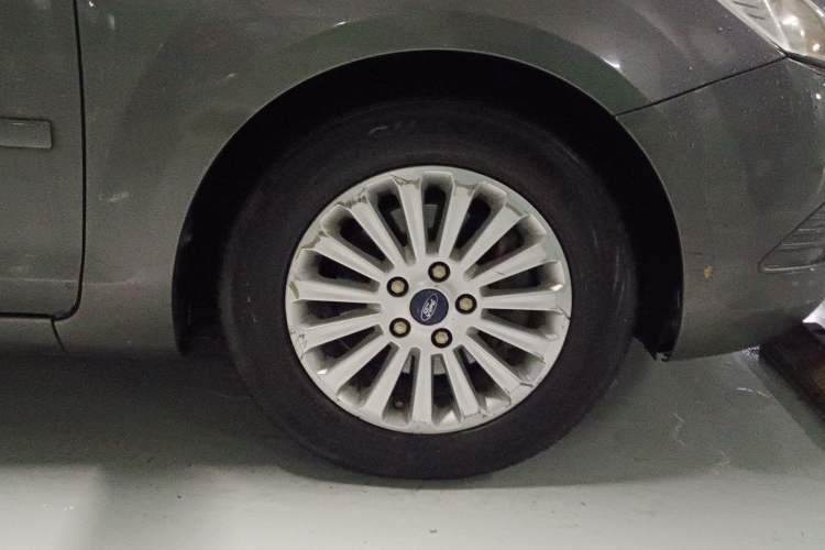 Used Ford Focus 2013 Sedan Classic 1.8L Manual Fashion Edition
