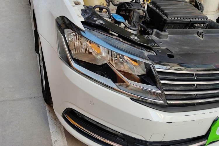 Used Volkswagen Lavida 2017 1.6L Automatic Comfort Edition Right Front Headlight