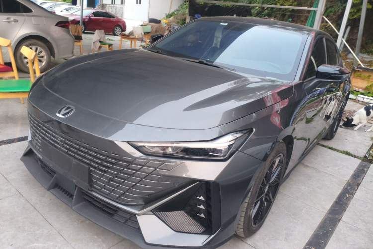 Used Changan UNI-V 2022 1.5T Prestige Version