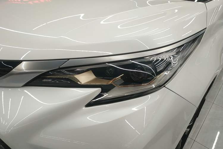 Used Toyota Granvia 2022 2.5L Hybrid Premium Edition Left Front Headlight