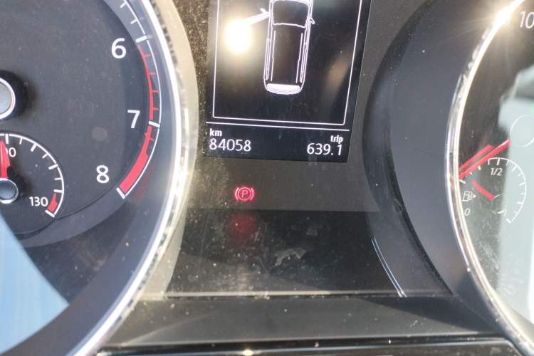 Used Volkswagen Touran 2018 Volkswagen Touran L 280TSI DSG Comfort Edition 6-seater Odometer Close Up