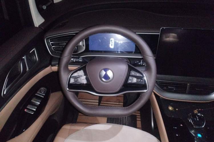 Used Denza D9 2024 DM-i 980 Four-Wheel Drive Flagship Model
