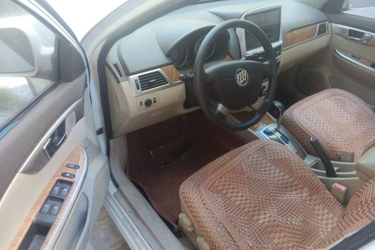 Used Buick Excelle 2015 1.5L Automatic Classic Model
