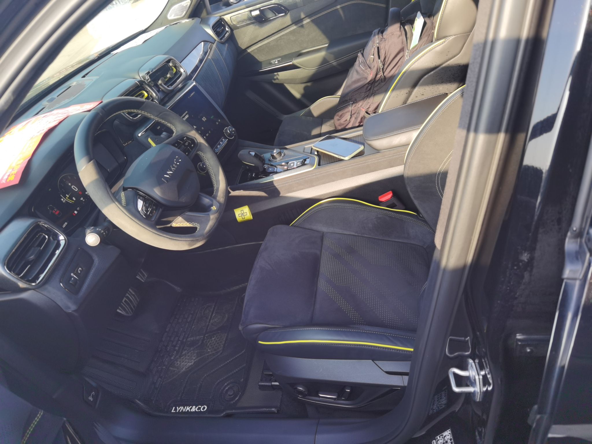 Переднее сиденье в автомобиле