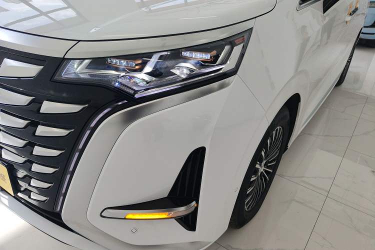 Used Denza D9 2022 DM-i 970 Four-Wheel Drive Flagship Model
