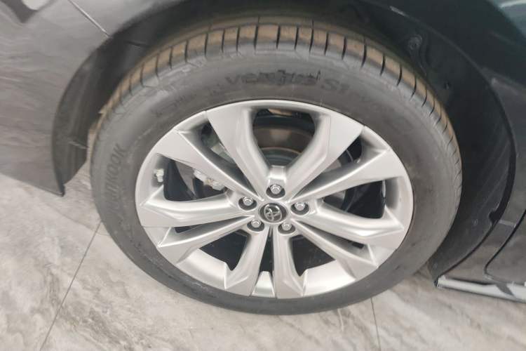 Used Toyota Sienna 2023 2.5L Hybrid Platinum Edition