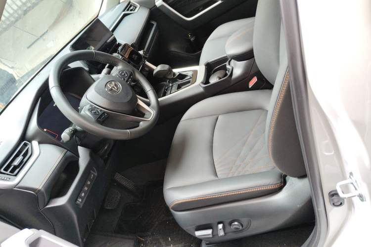 Used Toyota RAV4 2024 2.0L CVT Two-Wheel Drive Fashion Plus Edition Left Front Seat