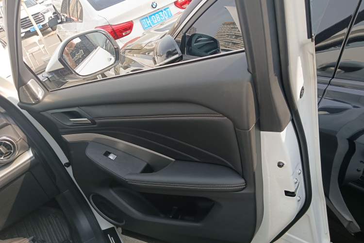 Used Wey VV6 2021 2.0T Two-Wheel Drive Smart Plus