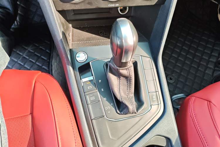 Used Volkswagen Tharu 2023 300TSI Two-Wheel-Drive Crescent Edition
