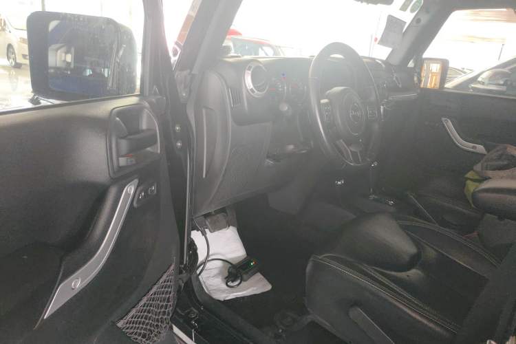 Used Jeep Wrangler 2017 3.0L Sahara Four-Door Comfort Edition
