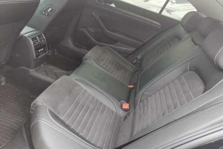 Used Volkswagen Magotan 2020 380TSI DSG Luxury Version Left Rear Seat