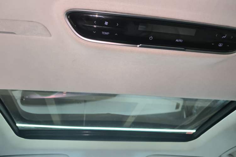 Used Buick Century 2023 2.0T Six-Seater Yinshi Edition
