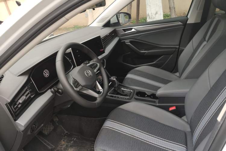 Used Volkswagen Sagitar 2023 300TSI DSG Flyover Edition Left Front Seat